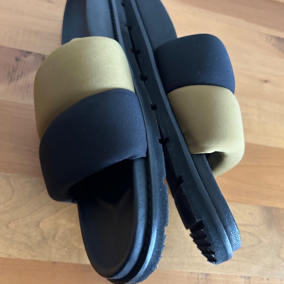 Freda Salvador X Left on Friday Collab Slides size 10 - Picture 9 of 12